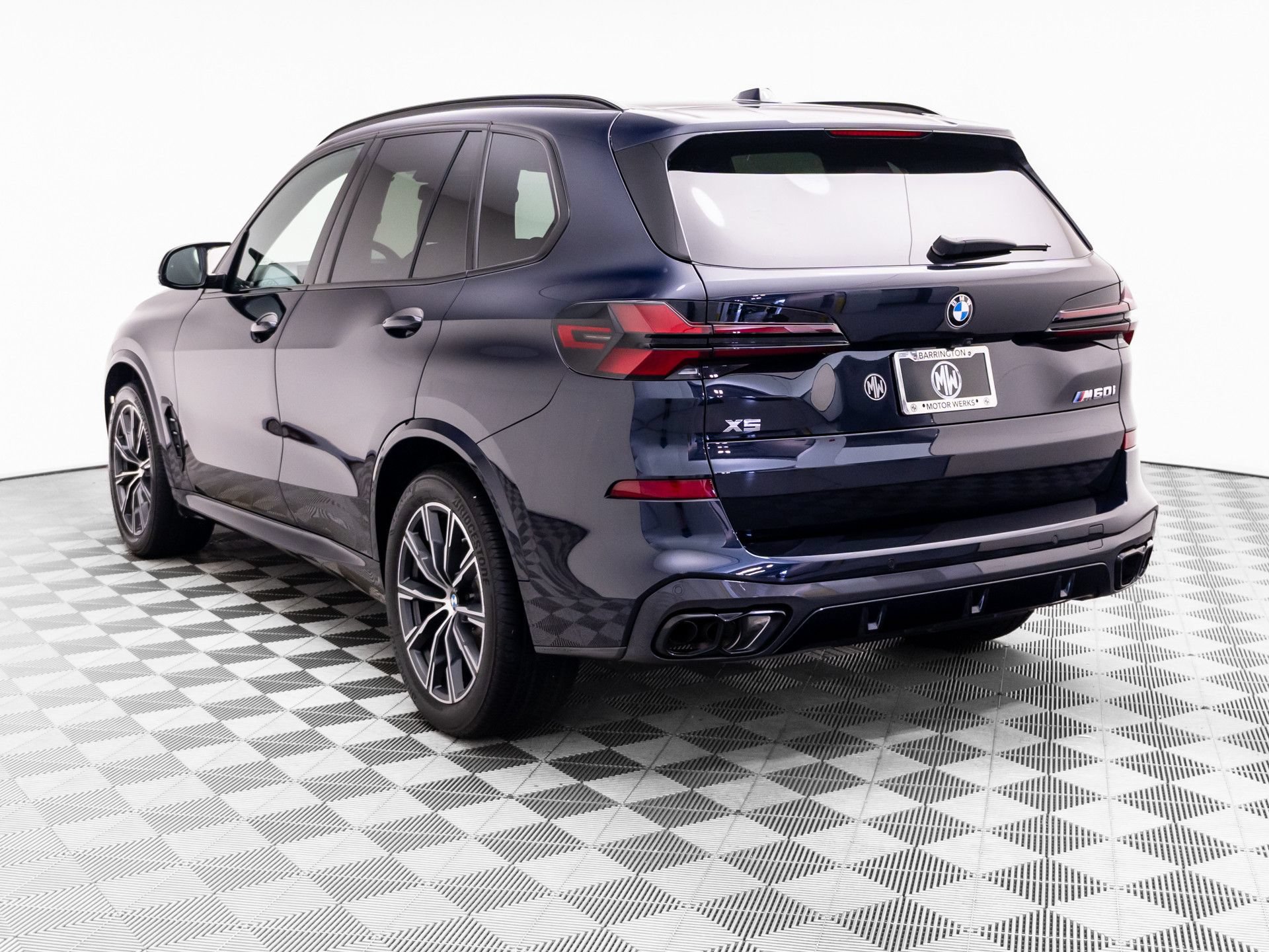 Used 2024 BMW X5 M60i AWD/4WD image 3