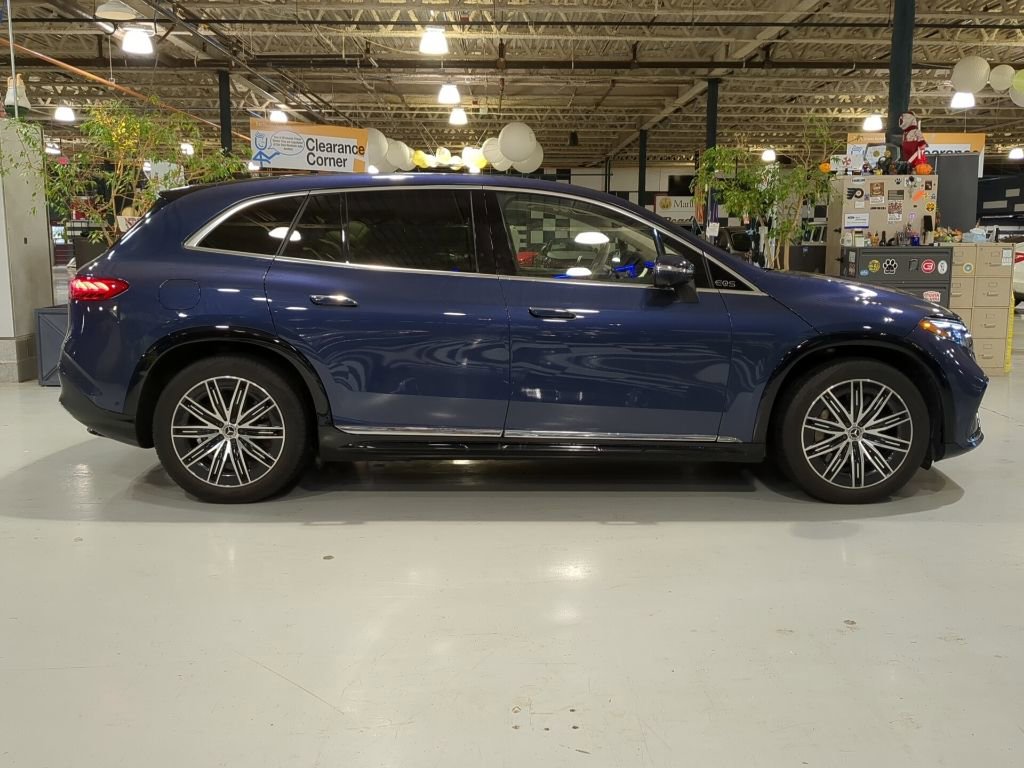 Used 2023 Mercedes-Benz EQS 580 4MATIC SUV image 4