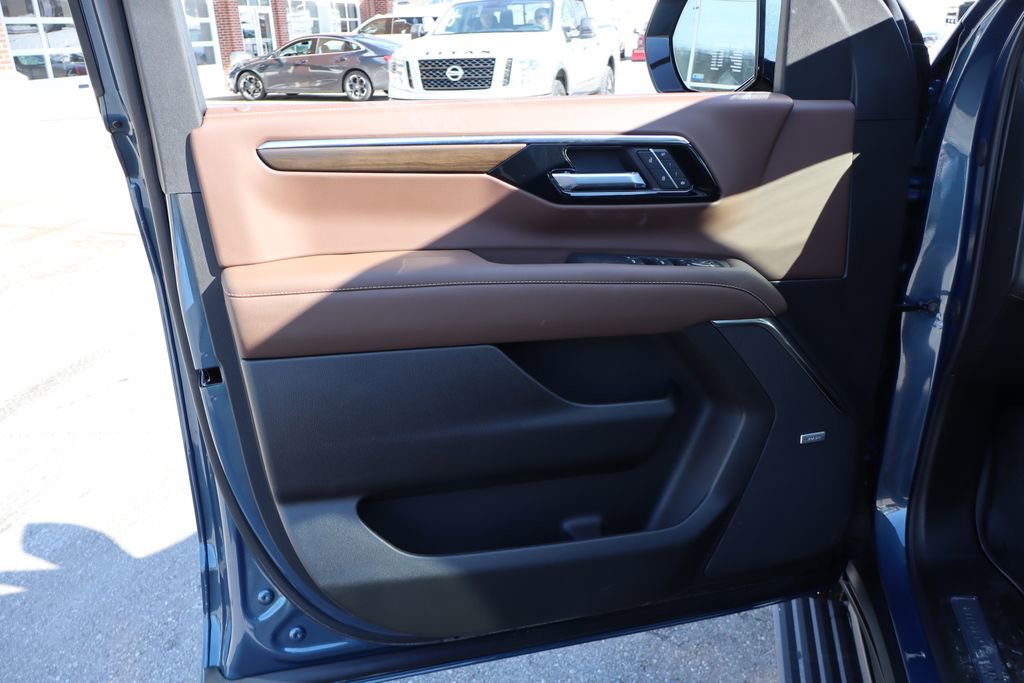 New 2026 Chevrolet Suburban High Country image 9