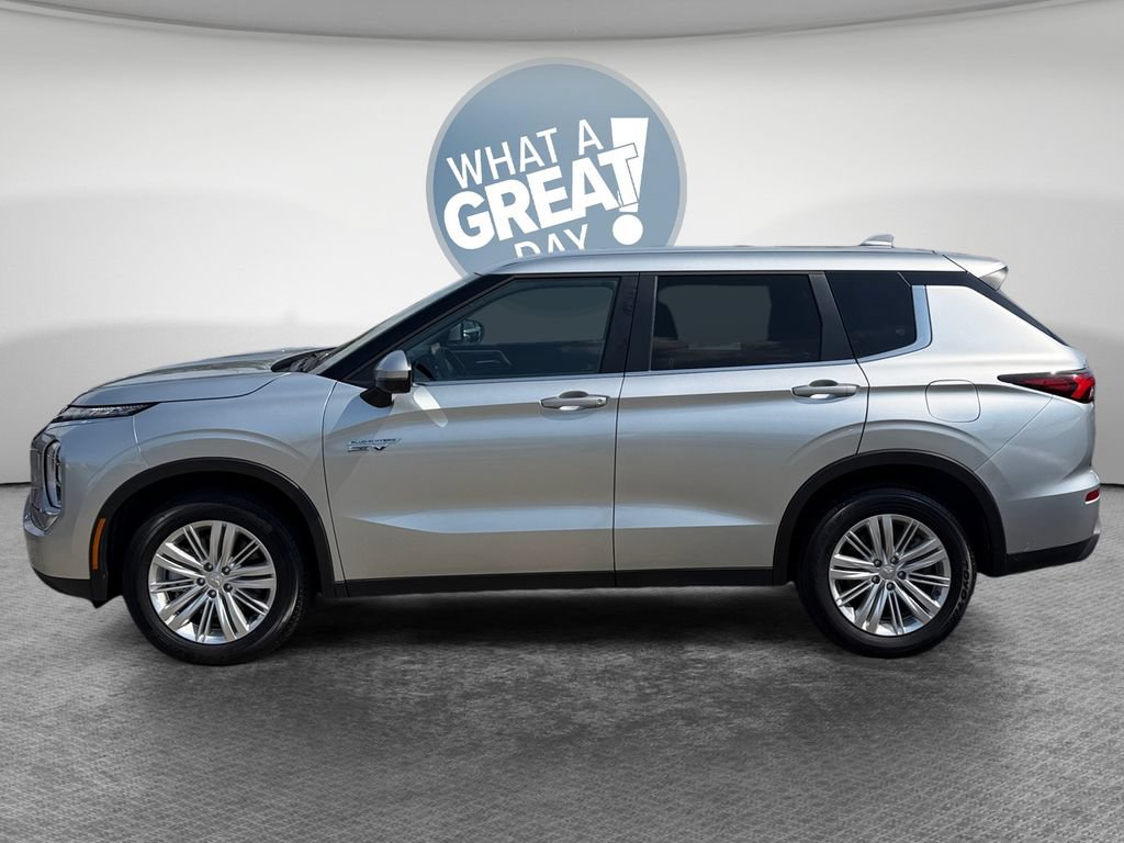 Used 2025 Mitsubishi Outlander ES AWD/4WD image 7