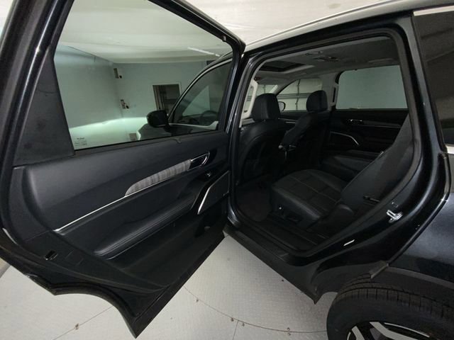 Used 2024 Kia Telluride EX w/ EX Captain's Chair Package image 23