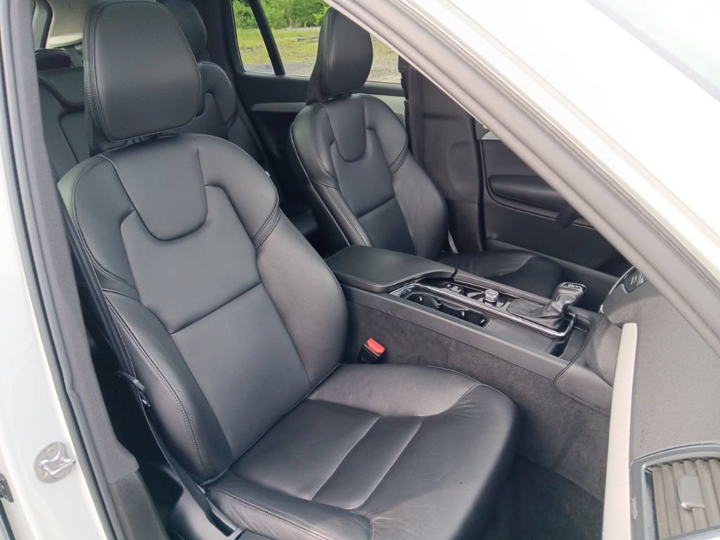 Used 2022 Volvo XC90 T5 Momentum AWD/4WD image 38