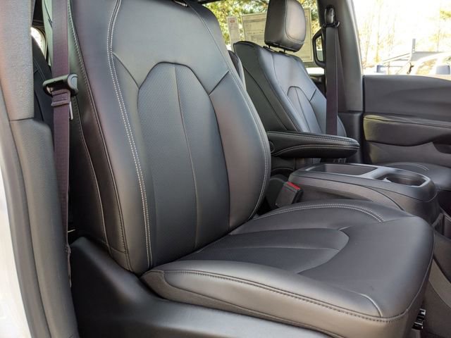 New 2026 Chrysler Pacifica Select image 40