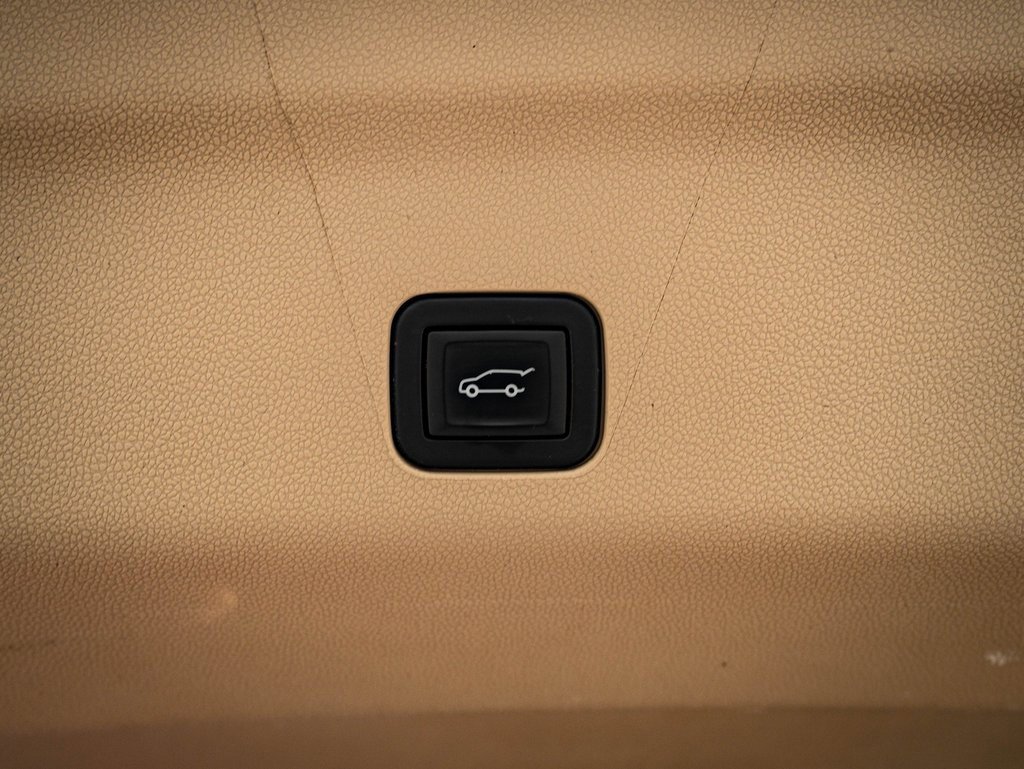 Used 2021 Cadillac Escalade ESV Premium Luxury image 24