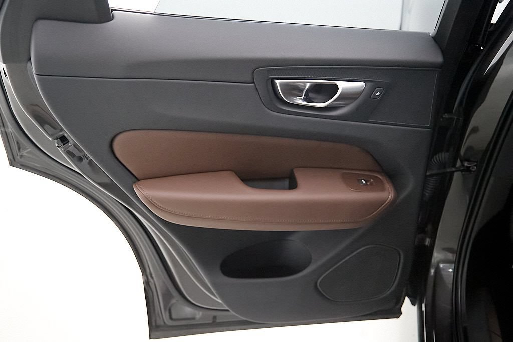 Certified 2023 Volvo XC60 T8 Ultimate w/ Climate Package AWD/4WD image 20