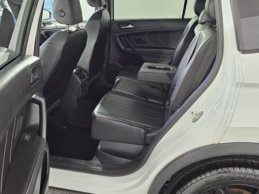 Used 2022 Volkswagen Tiguan SE R-Line AWD/4WD image 17