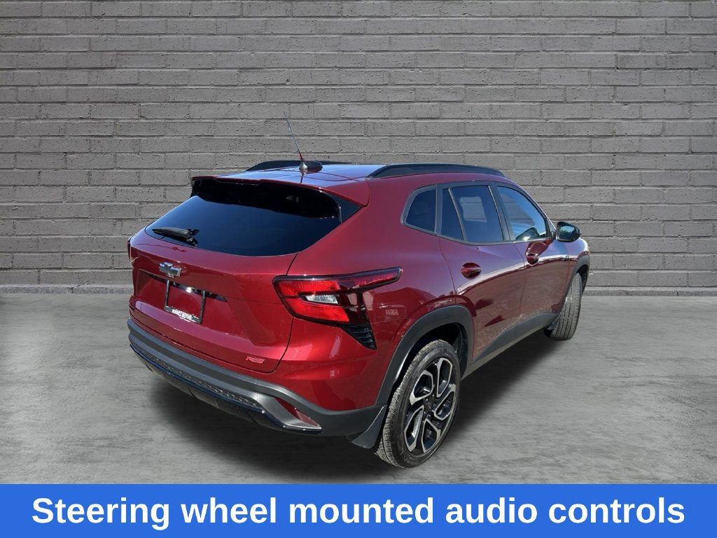 Used 2024 Chevrolet Trax RS w/ Sunroof Package FWD image 9