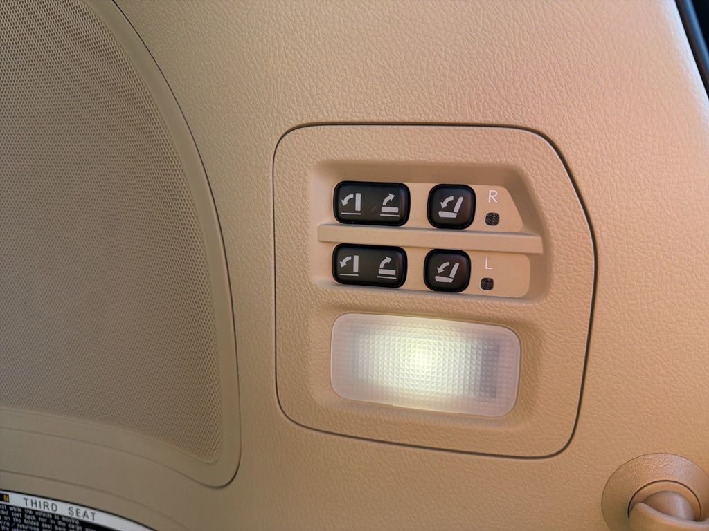 Used 2020 Lexus LX 570 4WD w/ Luxury Package image 26