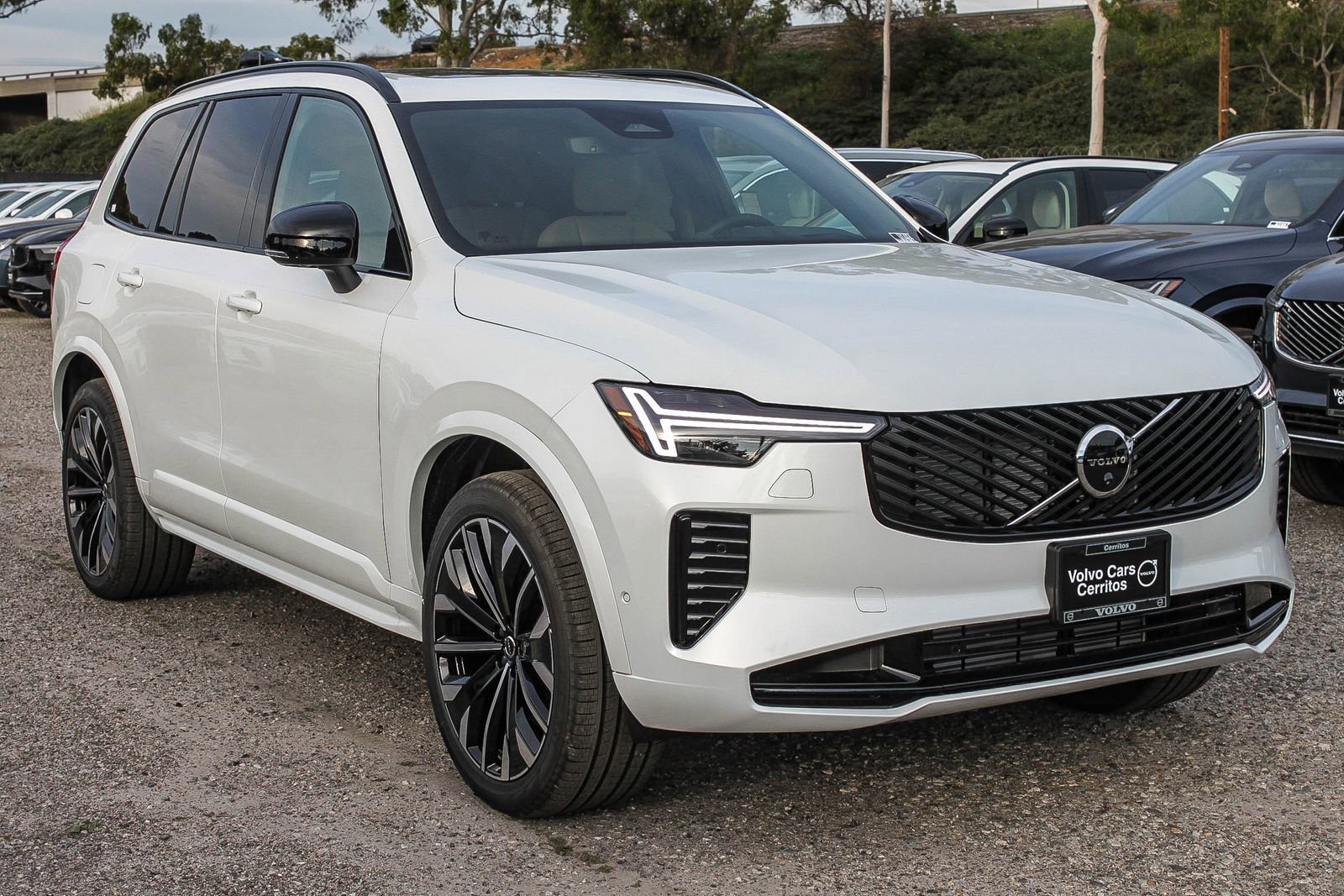 New 2026 Volvo XC90 T8 Ultra w/ Lounge Package image 3