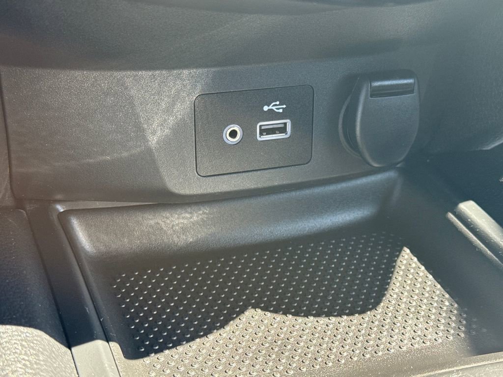 Used 2020 Nissan Rogue SV image 34