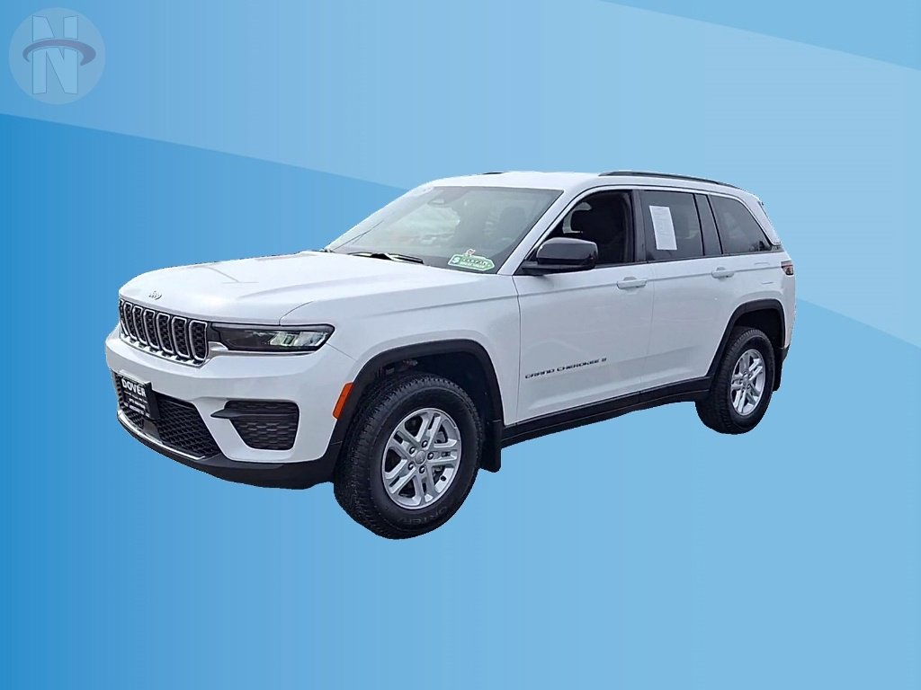 Used 2025 Jeep Grand Cherokee Laredo w/ MOPAR Finishing Package image 4