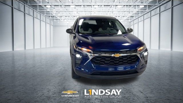 Used 2024 Chevrolet Trax LS image 4