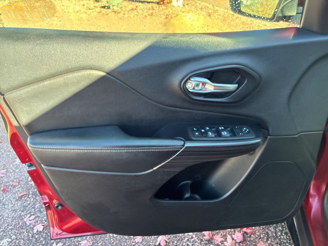 Used 2015 Jeep Cherokee Limited AWD/4WD image 15