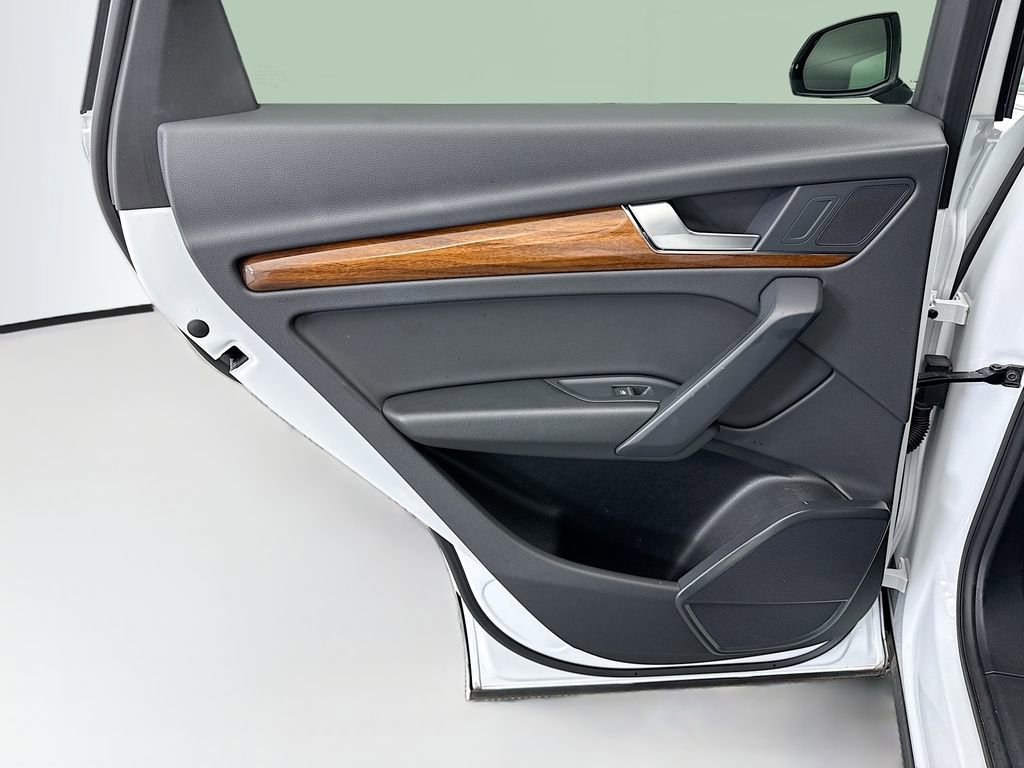 Used 2023 Audi Q5 2.0T Premium image 24