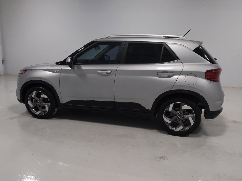 Used 2025 Hyundai Venue SEL FWD image 3