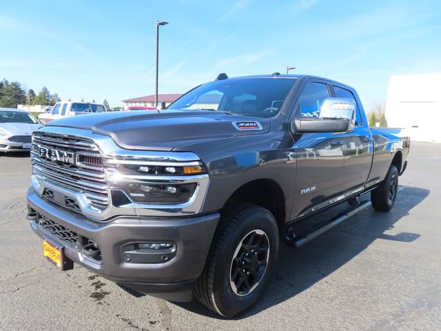Used 2025 RAM 3500 Laramie AWD/4WD image 3