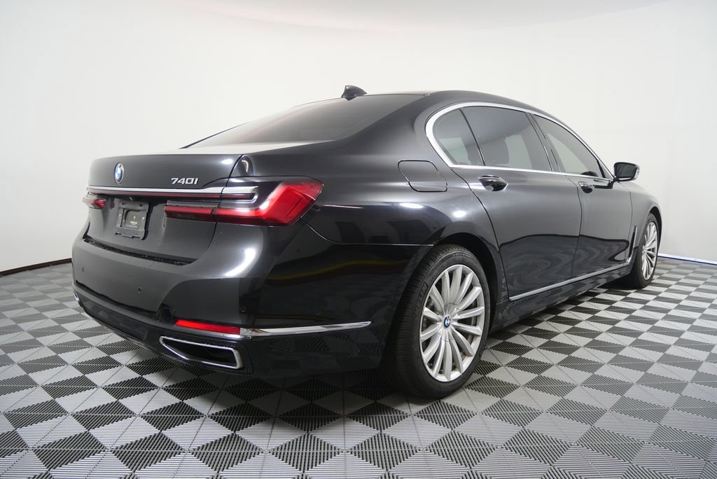 Used 2022 BMW 740i w/ Premium Package RWD image 3