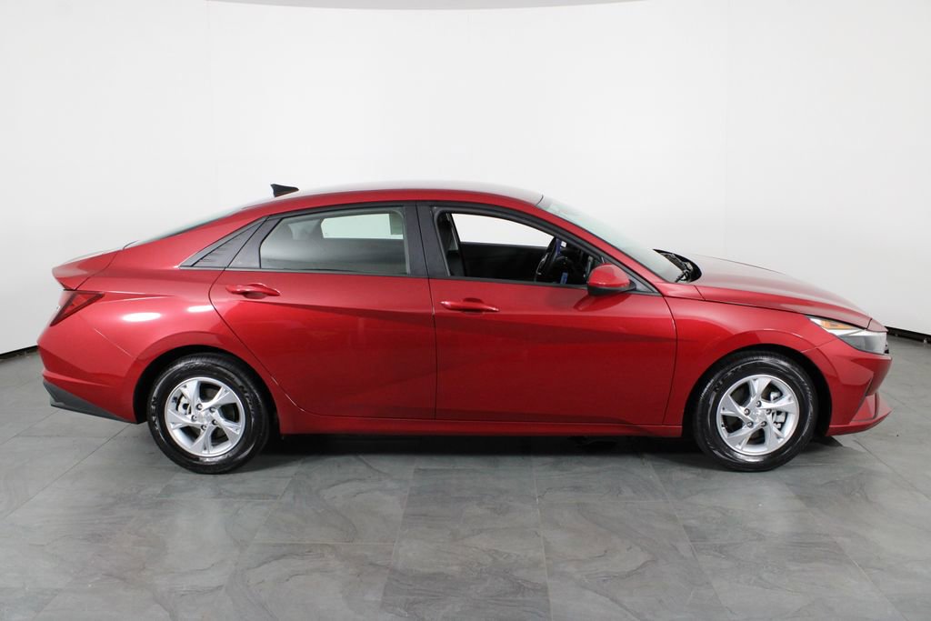 Used 2023 Hyundai Elantra SE FWD image 15