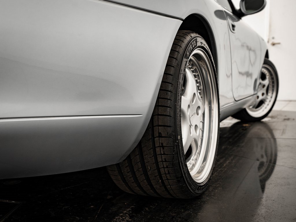 Used 2001 Porsche 911 Carrera 4 image 41