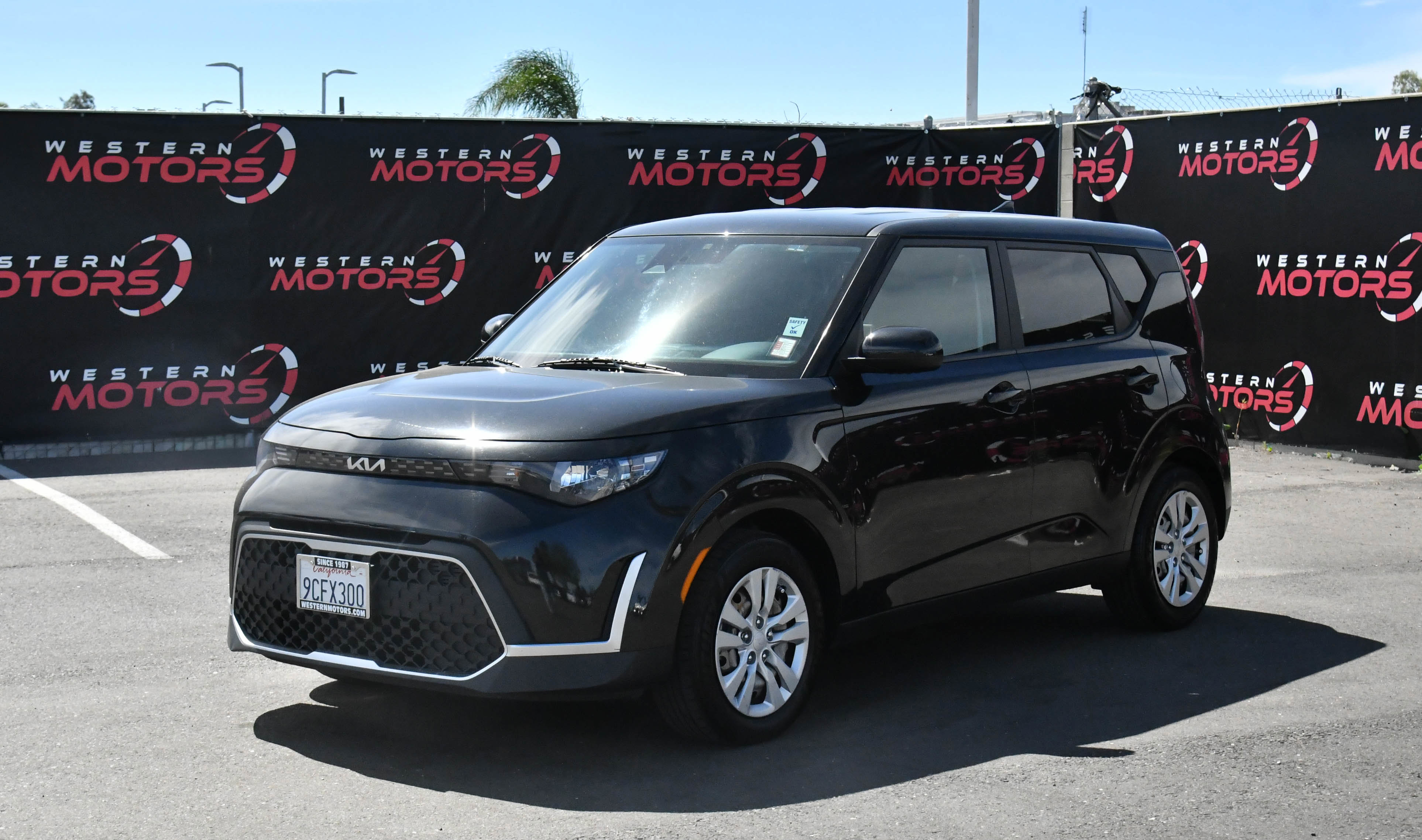 Used 2023 Kia Soul LX image 3
