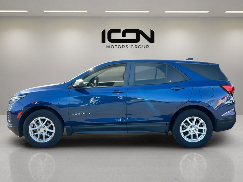 Used 2022 Chevrolet Equinox LS w/ LS Convenience Package AWD/4WD image 2
