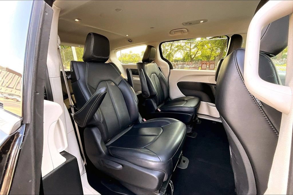 Used 2024 Chrysler Pacifica Limited FWD image 25