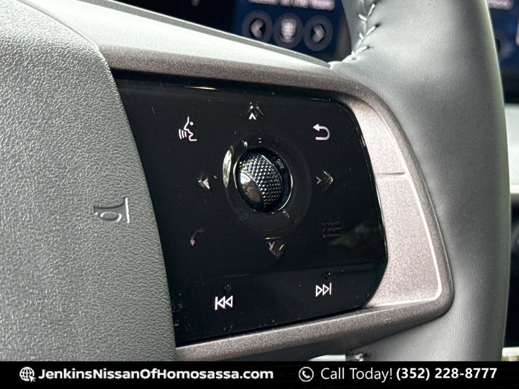 Certified 2025 Nissan Murano SV FWD image 39