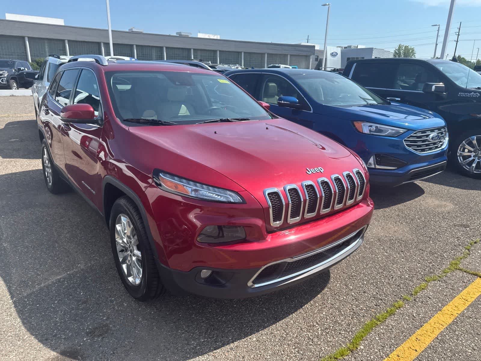 Used 2016 Jeep Cherokee Limited w/ Luxury Group AWD/4WD image 6