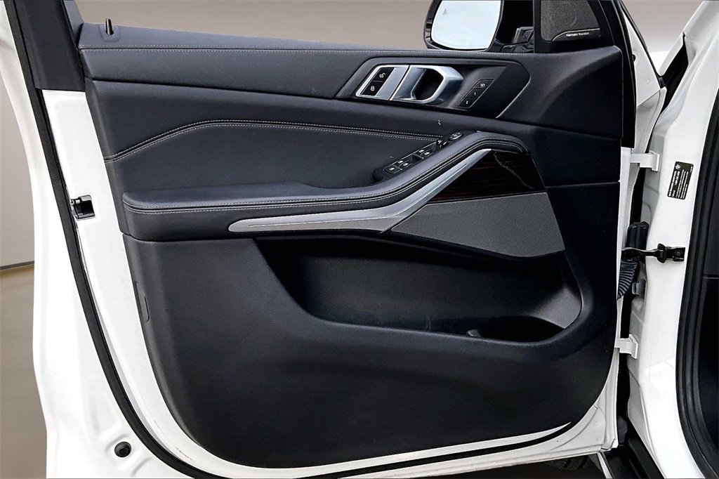 Used 2021 BMW X5 xDrive40i w/ Premium Package image 18