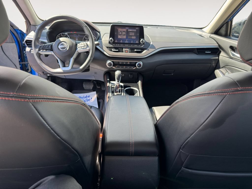 Used 2025 Nissan Altima 2.5 SR AWD/4WD image 10