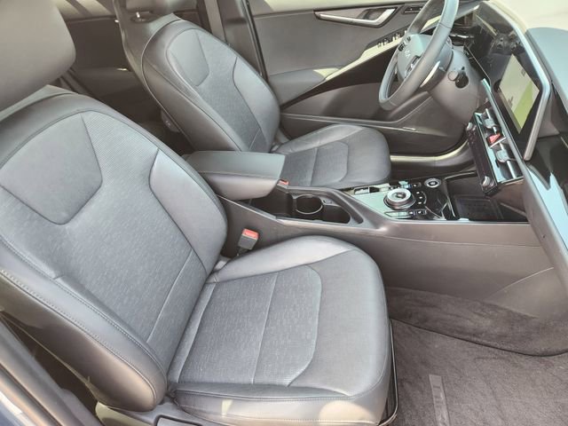 Used 2023 Kia Niro SX Touring image 12