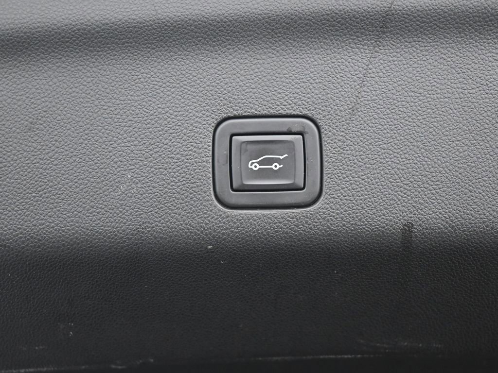 Used 2023 Cadillac Escalade Premium Luxury image 44