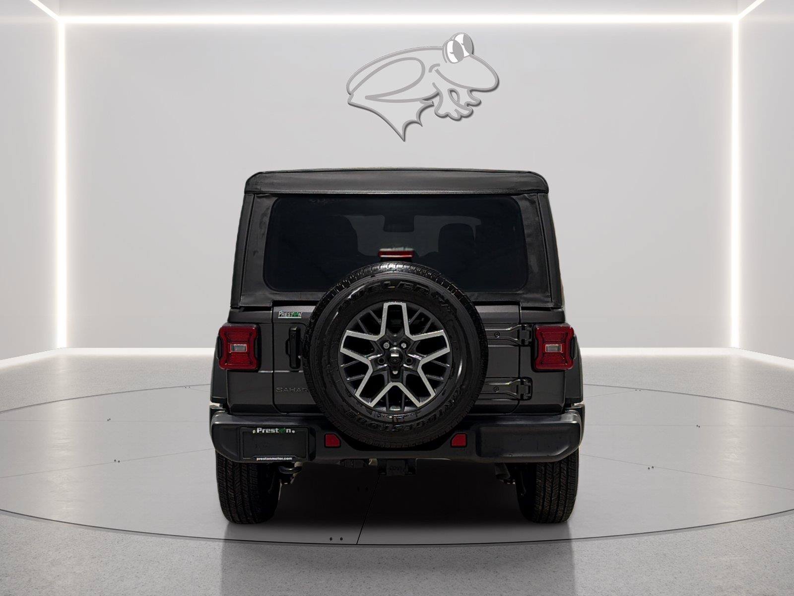 Used 2025 Jeep Wrangler Unlimited Sahara AWD/4WD image 4
