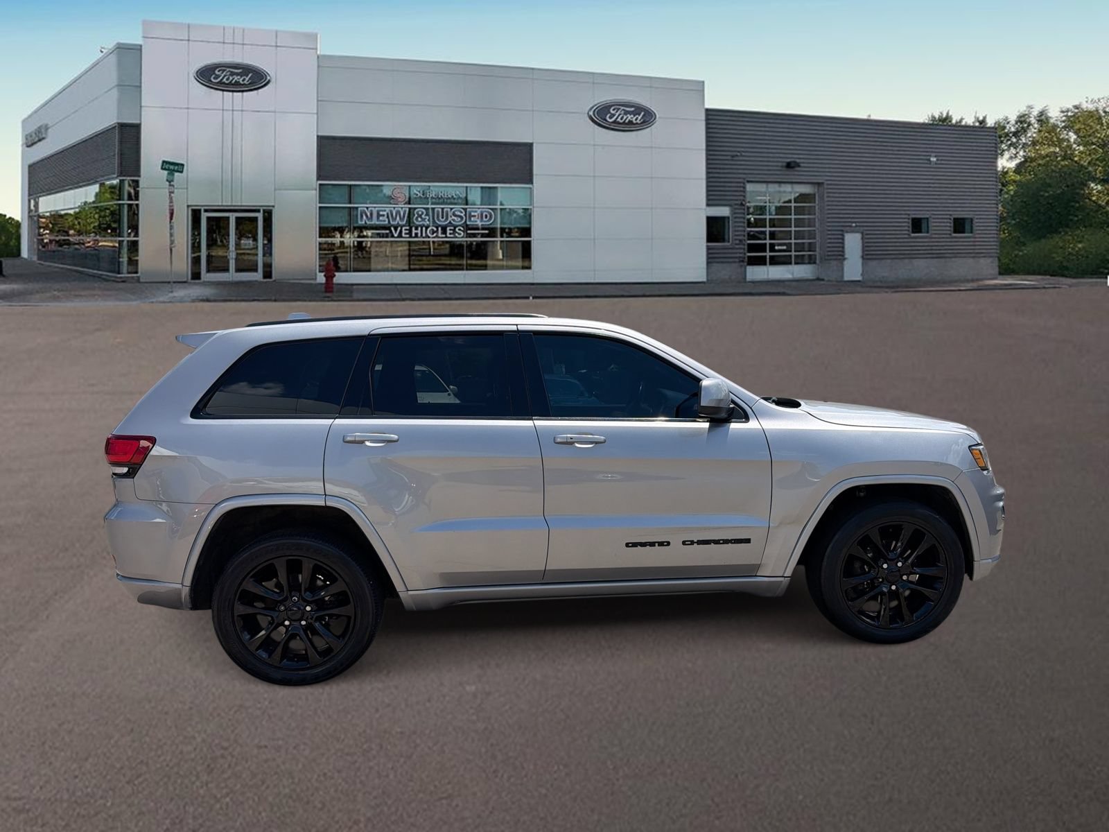 Used 2019 Jeep Grand Cherokee Altitude AWD/4WD image 10