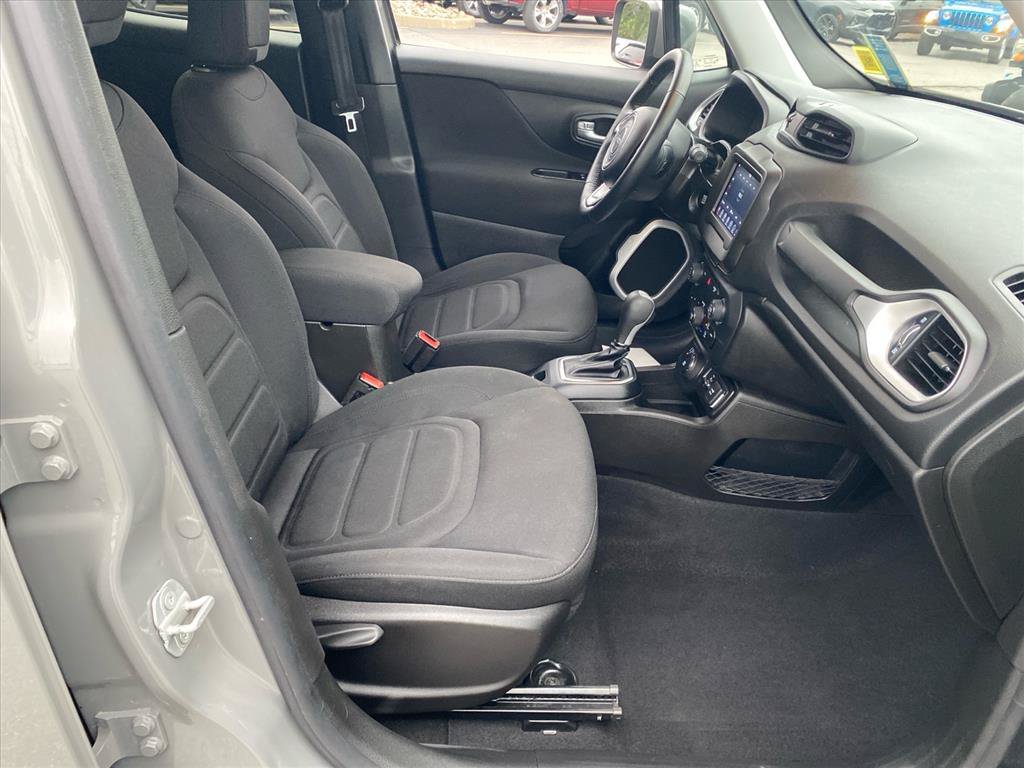 Used 2020 Jeep Renegade Latitude w/ Cold Weather Group AWD/4WD image 25