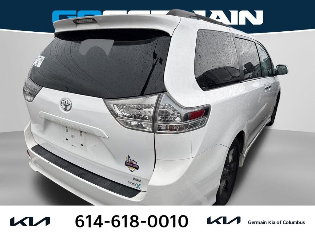 Used 2016 Toyota Sienna SE image 5