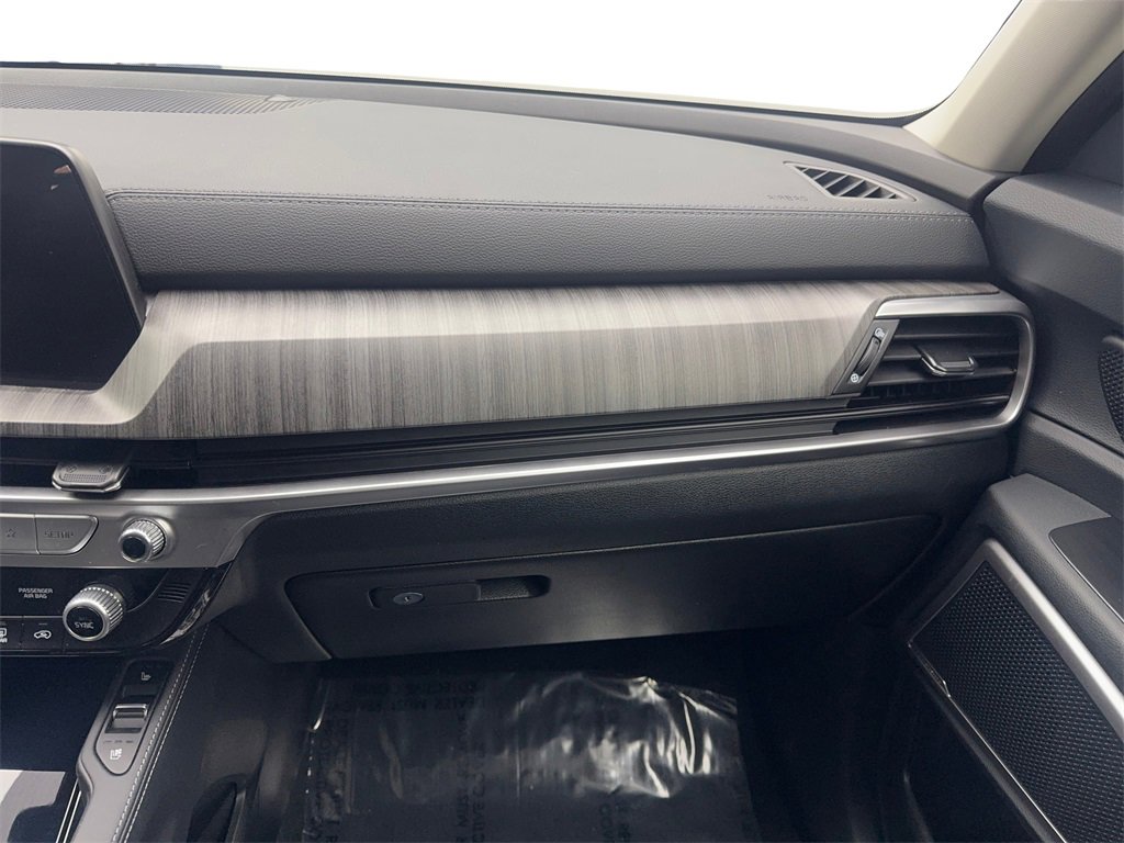 Used 2025 Kia Telluride EX w/ EX Captain's Chair Package image 61