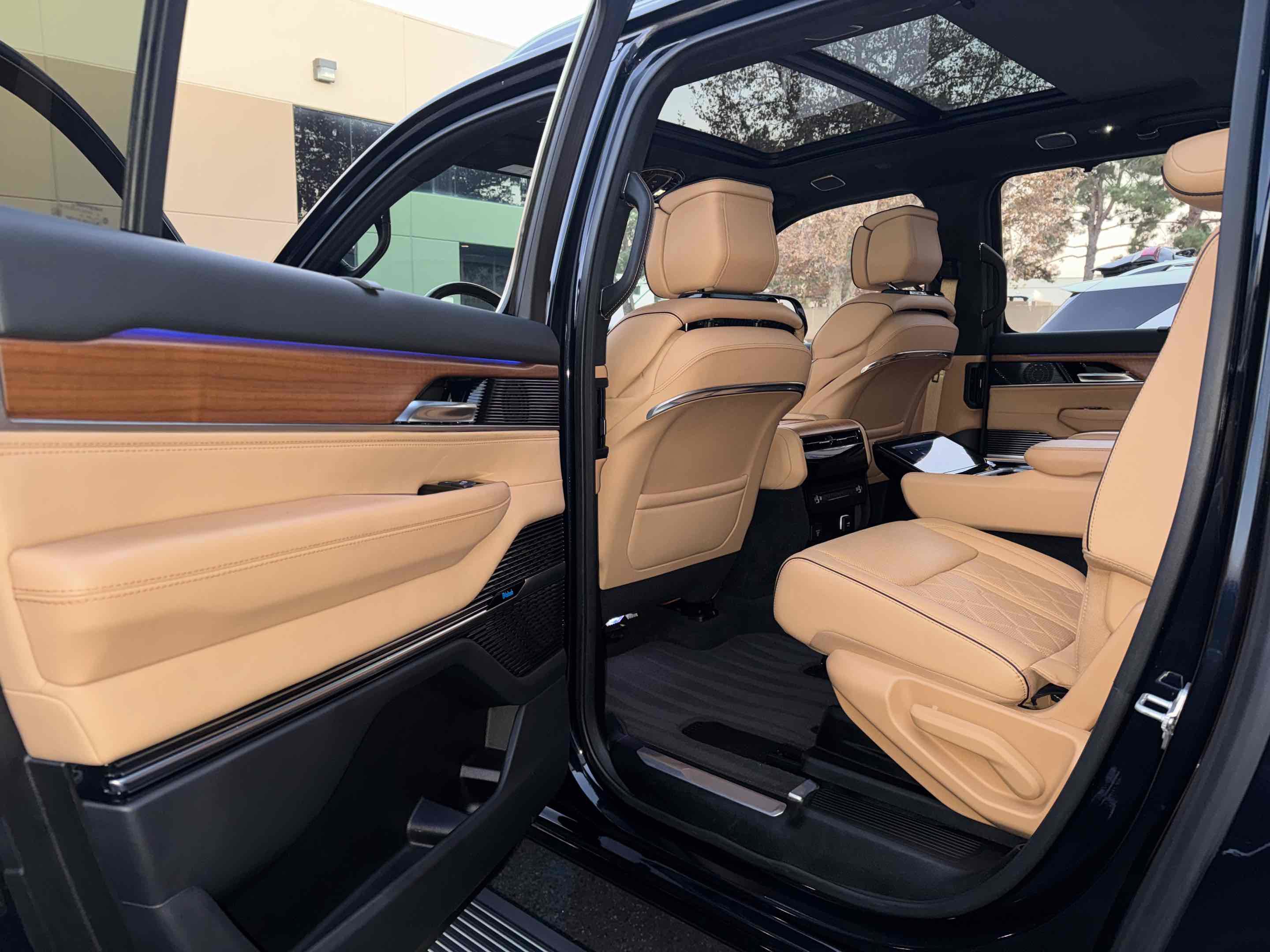 Used 2023 Jeep Grand Wagoneer L Series III image 61