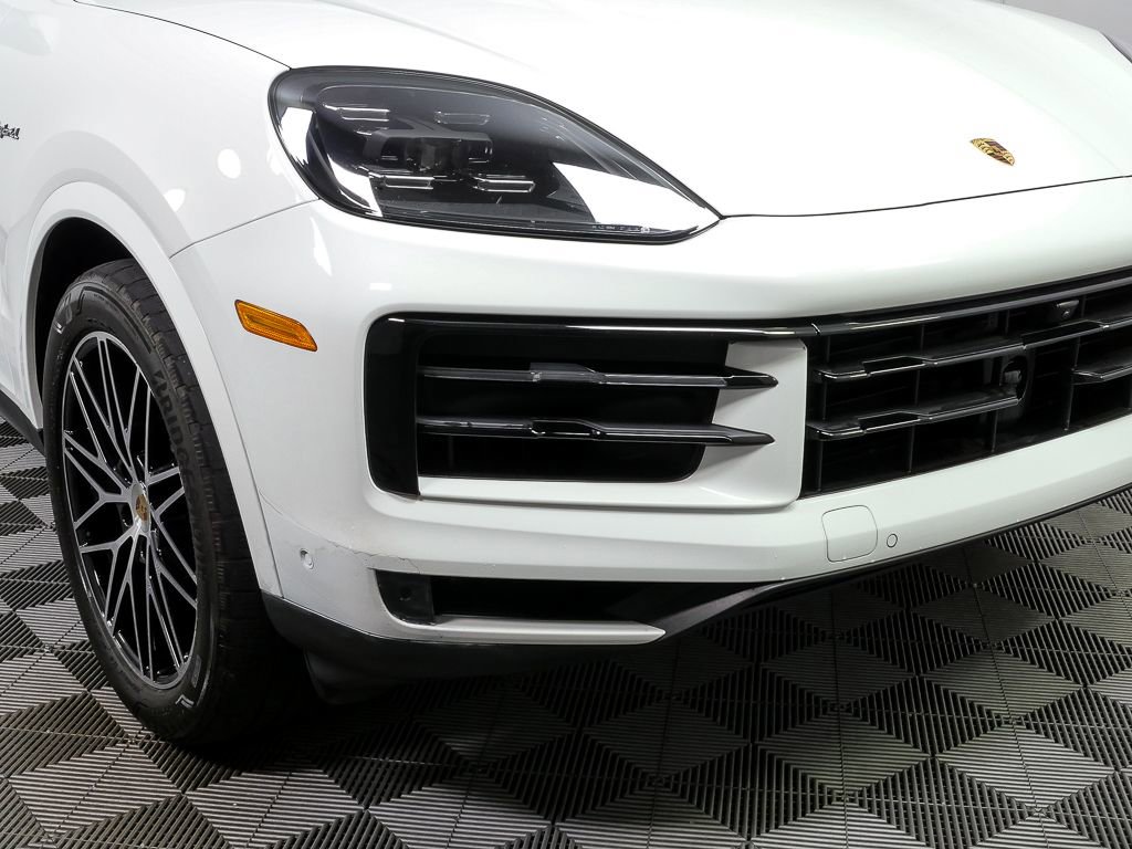 Certified 2024 Porsche Cayenne AWD/4WD image 39