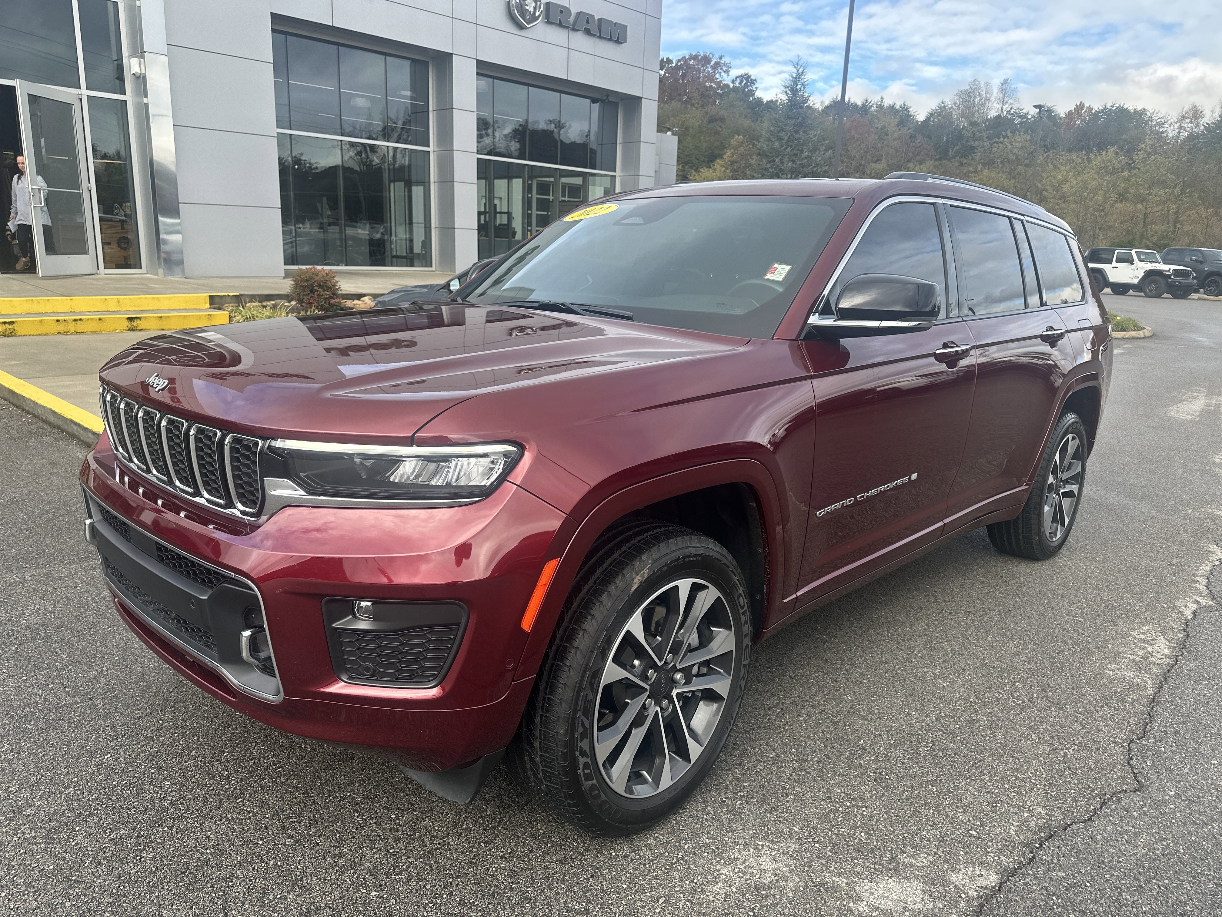 Used 2022 Jeep Grand Cherokee L Overland image 2