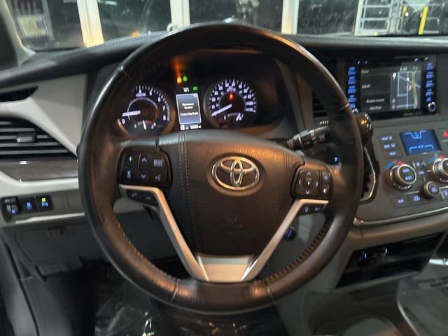 Used 2019 Toyota Sienna XLE image 17