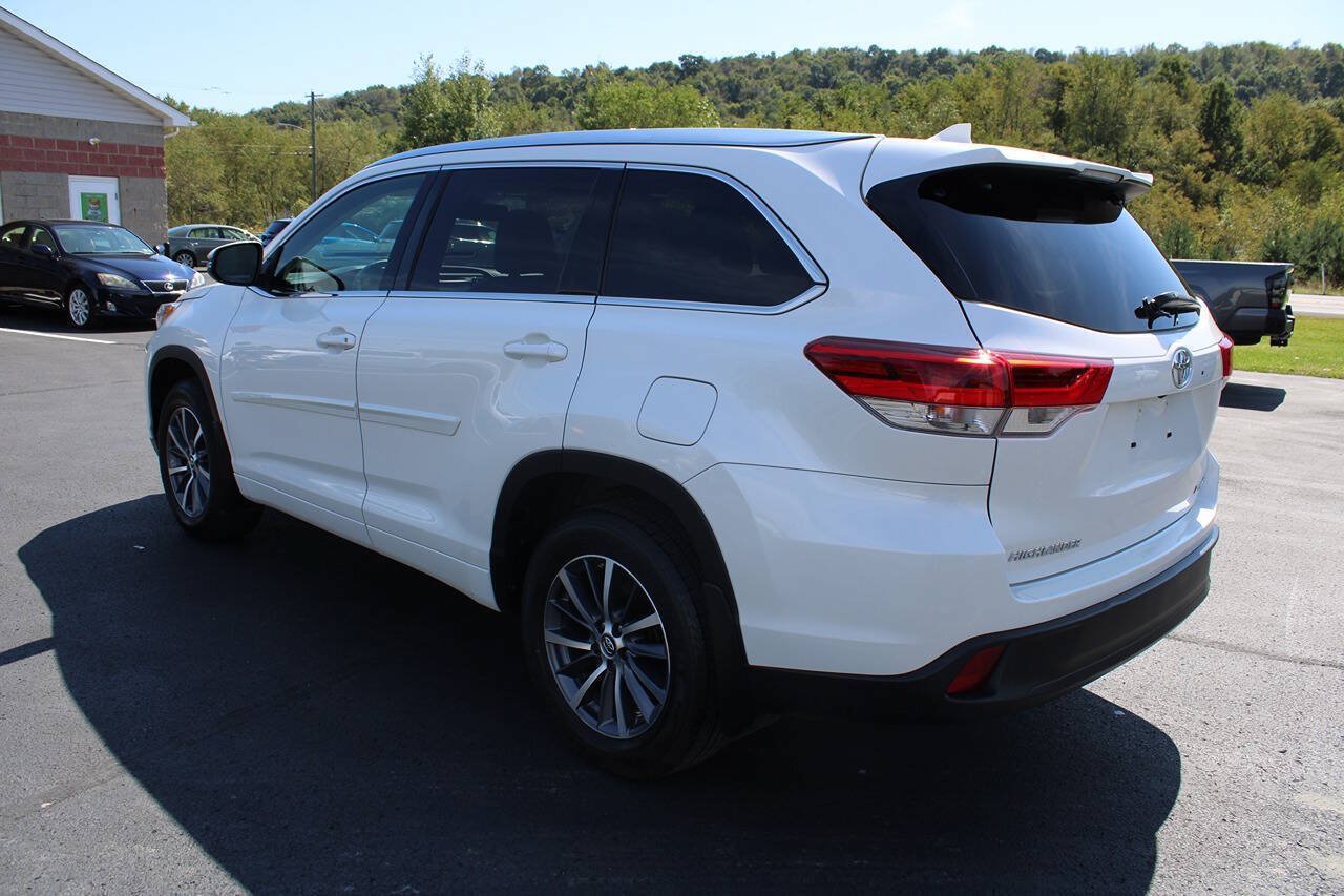 Used 2018 Toyota Highlander XLE AWD/4WD image 4