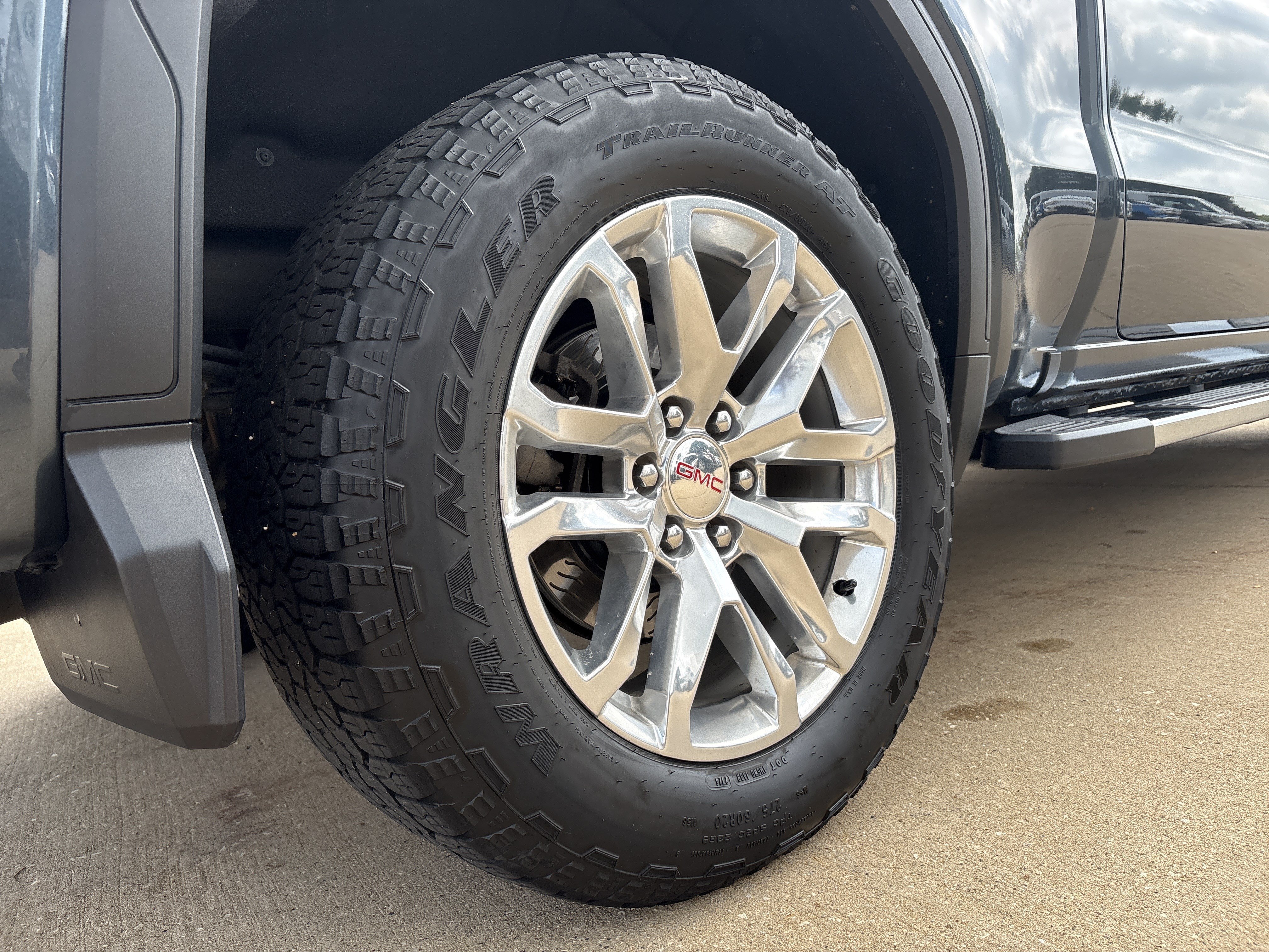 Used 2020 GMC Sierra 1500 SLT w/ SLT Premium Package AWD/4WD image 7