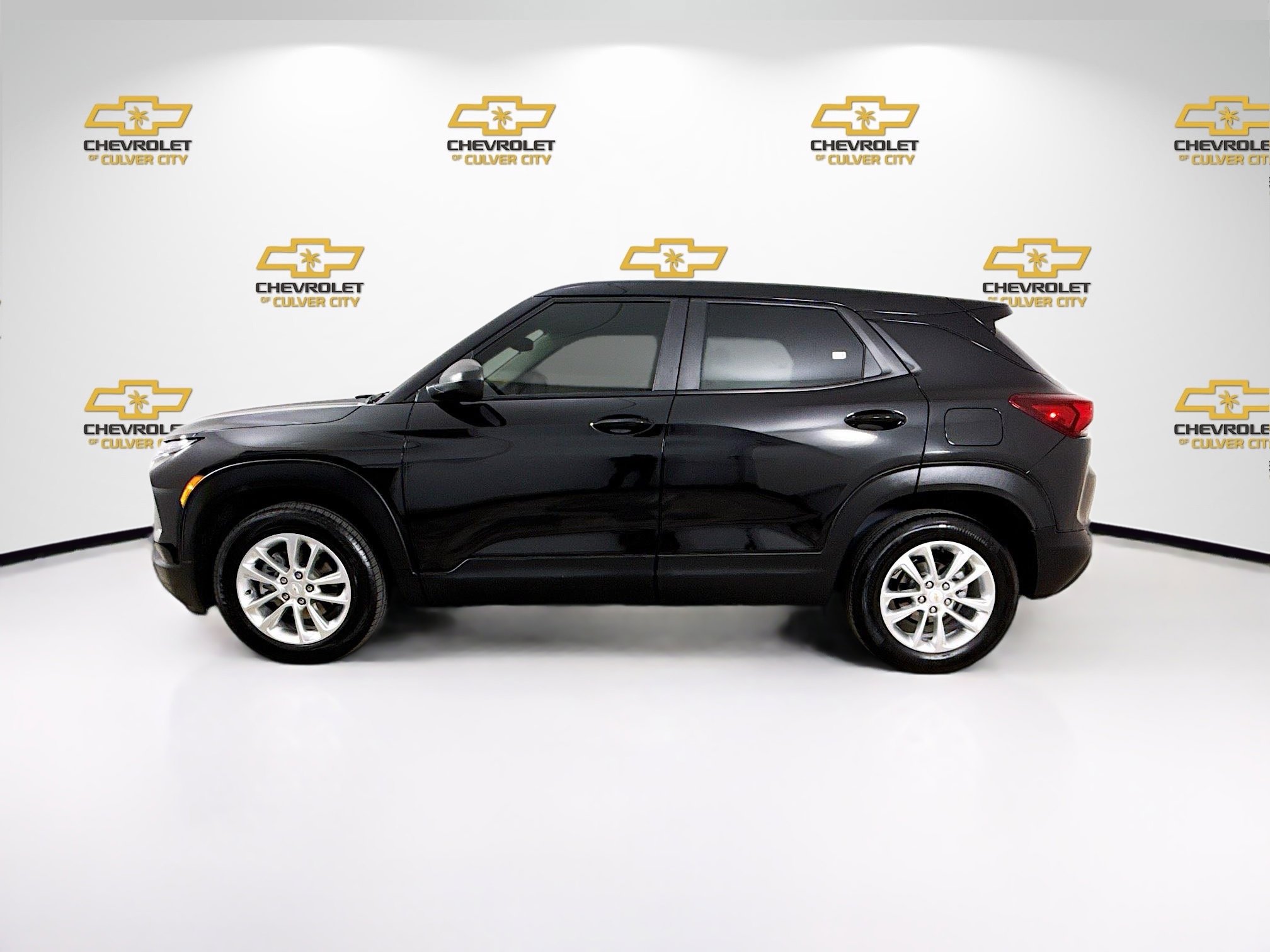 Used 2025 Chevrolet TrailBlazer LS w/ LS Convenience Package FWD image 4