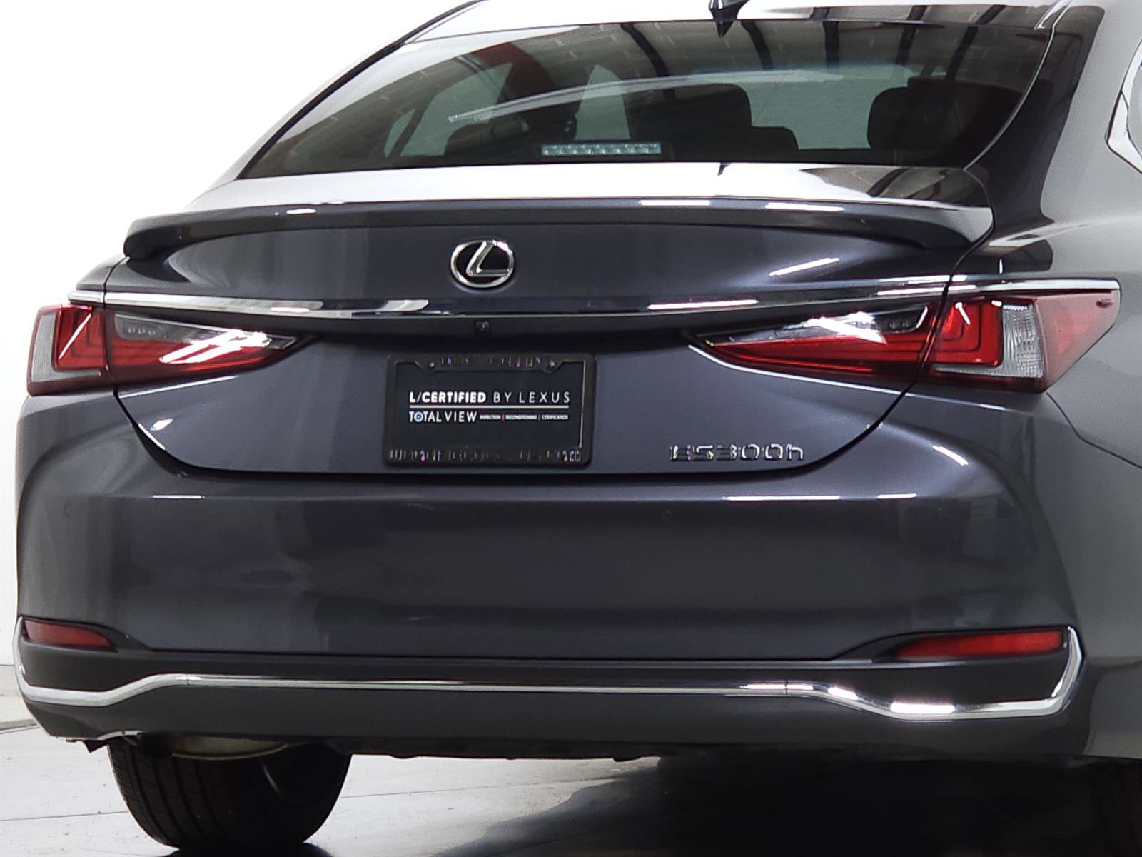 Used 2025 Lexus ES 300h Ultra Luxury image 11