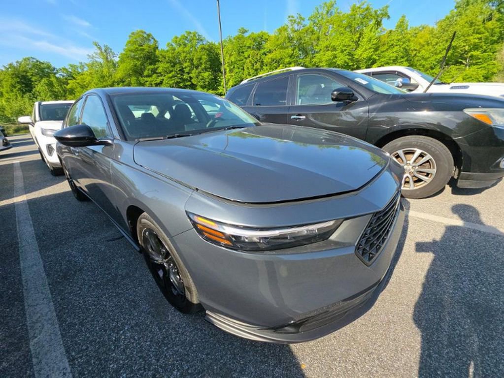 Used 2025 Honda Accord SE image 3