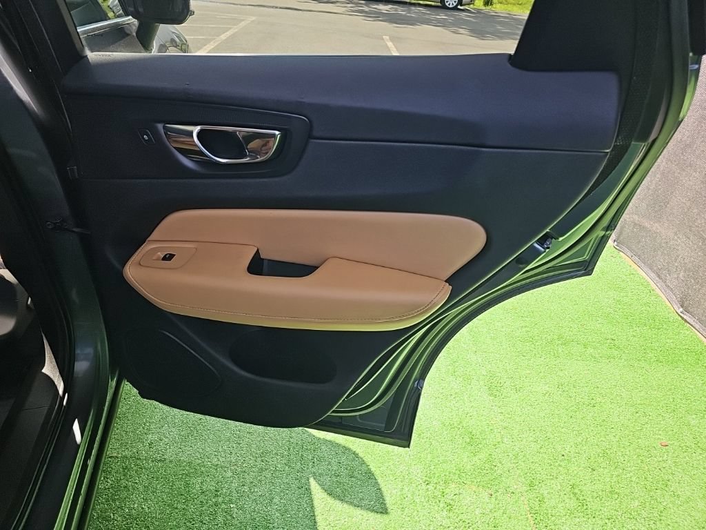 Used 2018 Volvo XC60 T8 Inscription AWD/4WD image 36