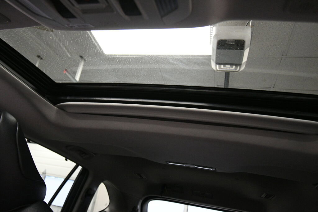 Certified 2023 Toyota Highlander XLE image 19