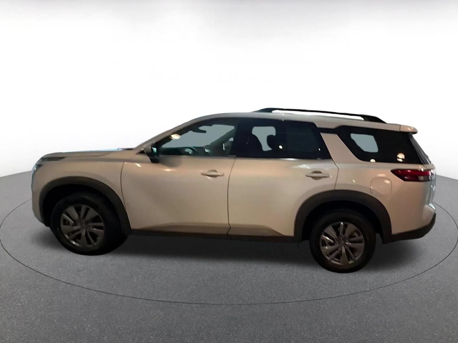 Used 2025 Nissan Pathfinder SV AWD/4WD image 9