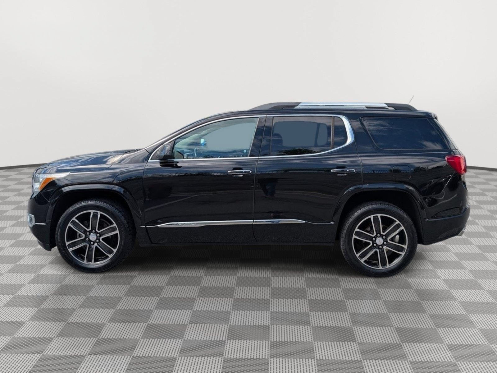 Used 2018 GMC Acadia Denali AWD/4WD image 2